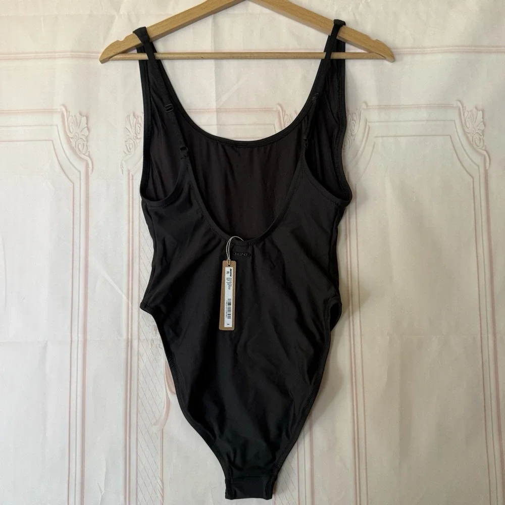 SKIMS SIGNATURE SWIM SCOOP NECK ONE PIECE SWIMSUIT Onyx Black Size M NWT $90